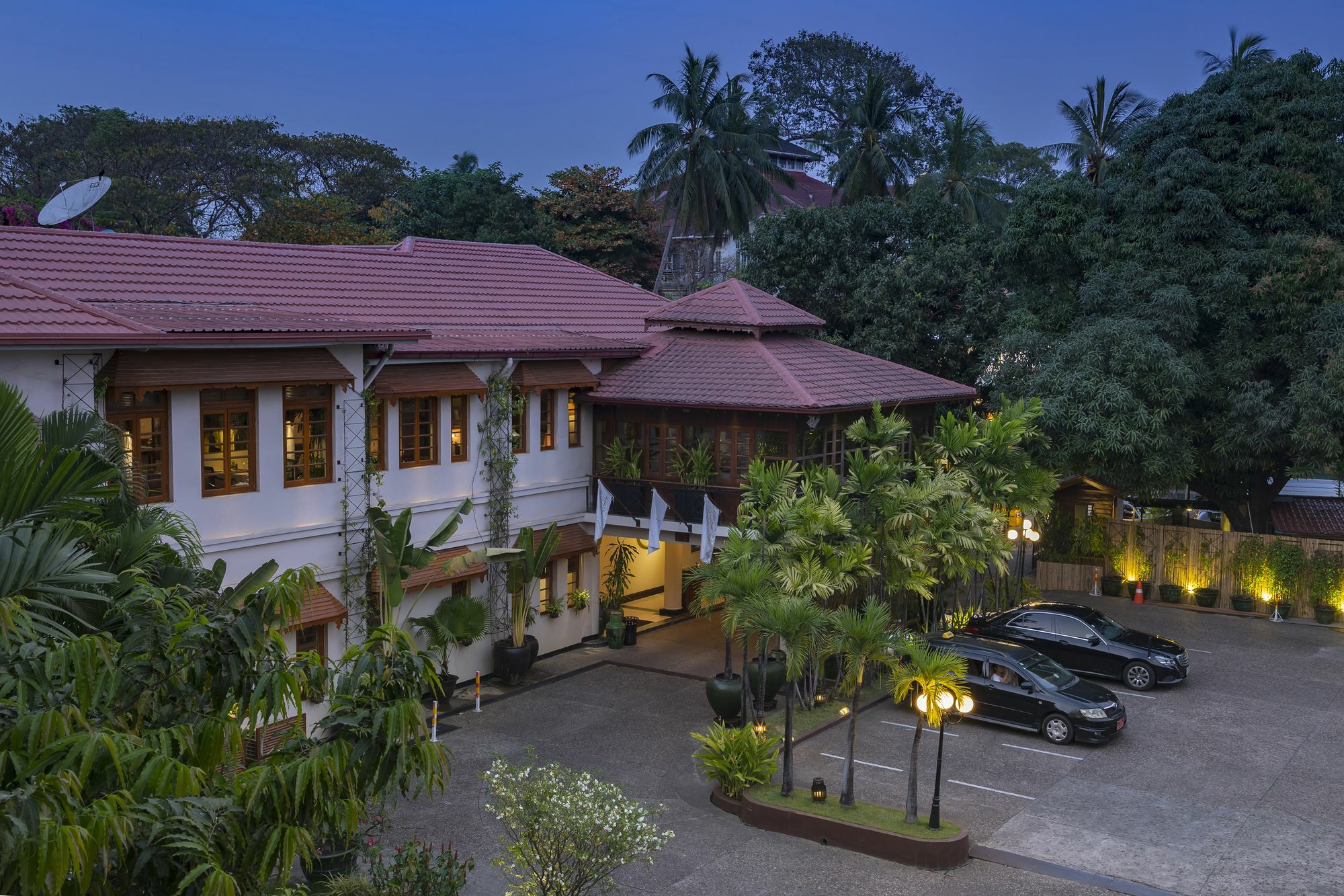 Savoy Hotel Yangon Exterior foto